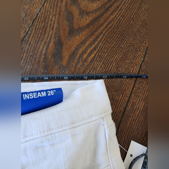 NWT Gloria Vanderbilt Cuffed Boyfriend Jean Size 10 Color White - Picture 6 of 7